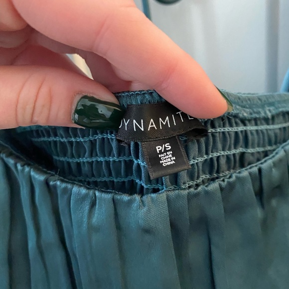 Silk emerald green Christmas dinner top dynamite - Picture 2 of 3